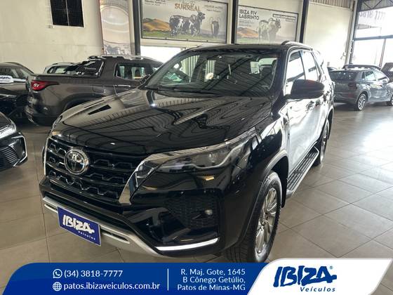 TOYOTA HILUX SW4 2.8 D-4D TURBO DIESEL SRX 7L 4X4 AUTOMÁTICO TOYOTA HILUX SW4 2.8 D-4D TURBO DIESEL SRX 7L 4X4 AUTOMÁTICO